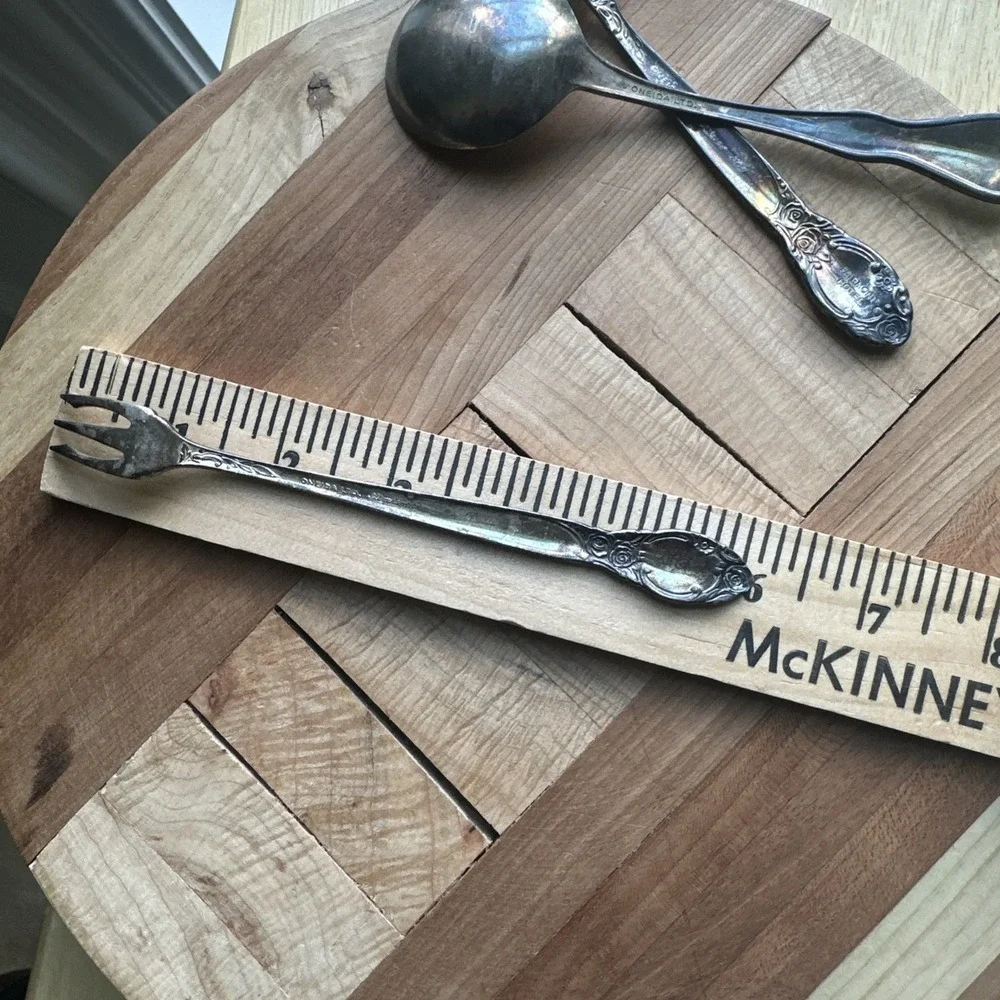 Vintage Fairmont Hotel Oneida Ltd Silversmiths‎ Spoons and Pickle Fork 5.5-6 in